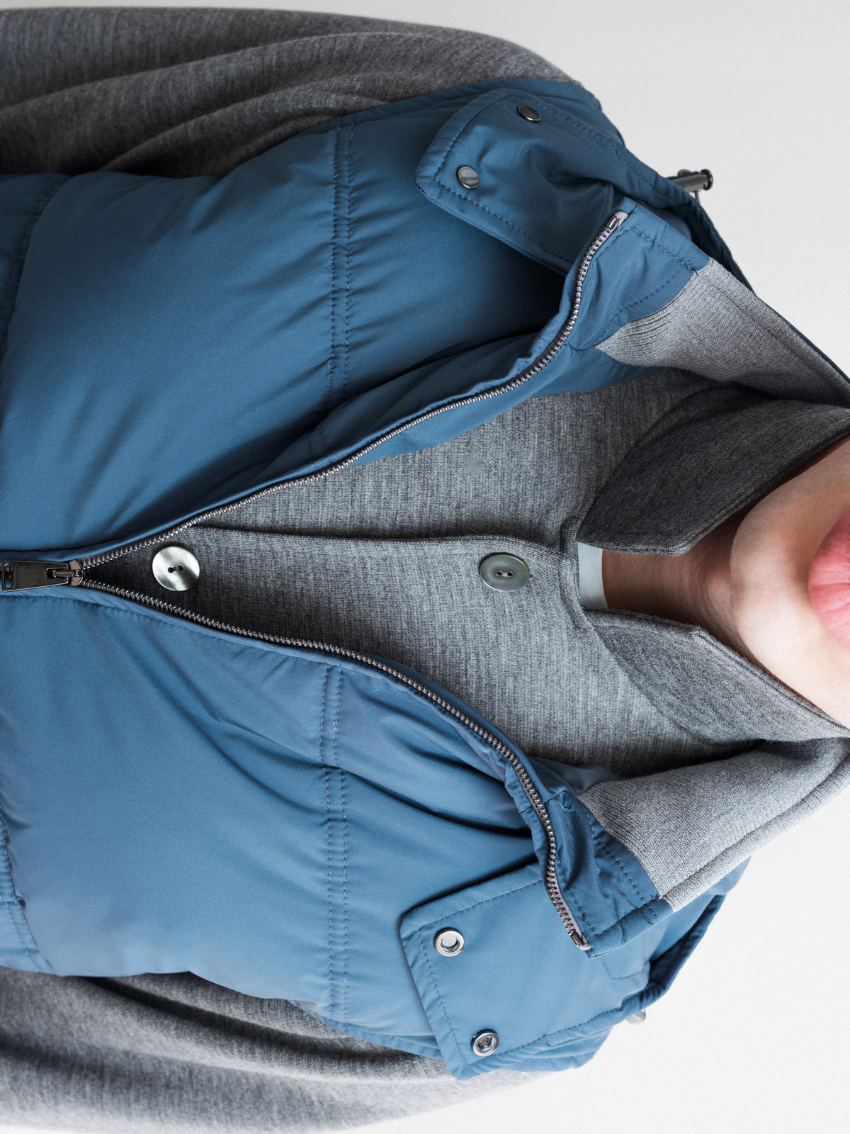 DOWN VEST