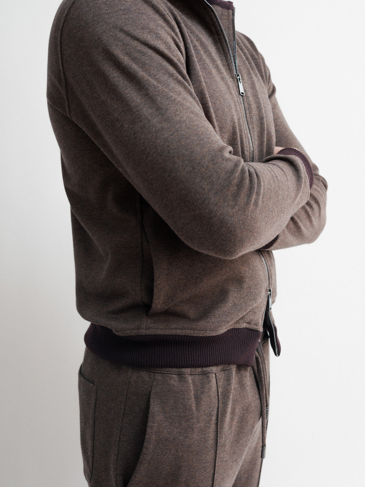 SWEATSHIRT AND DRAWSTRING PANTS