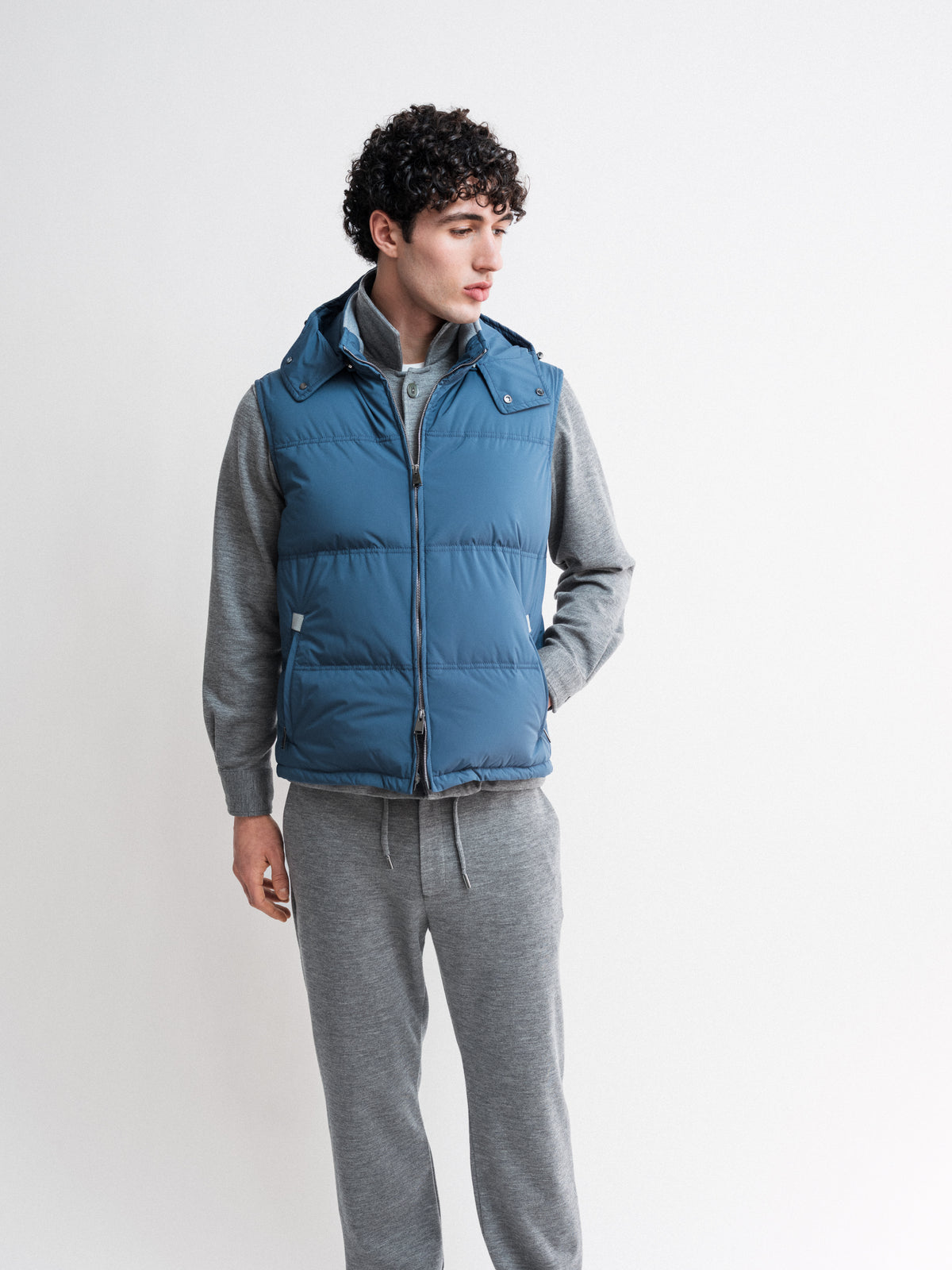 DOWN VEST