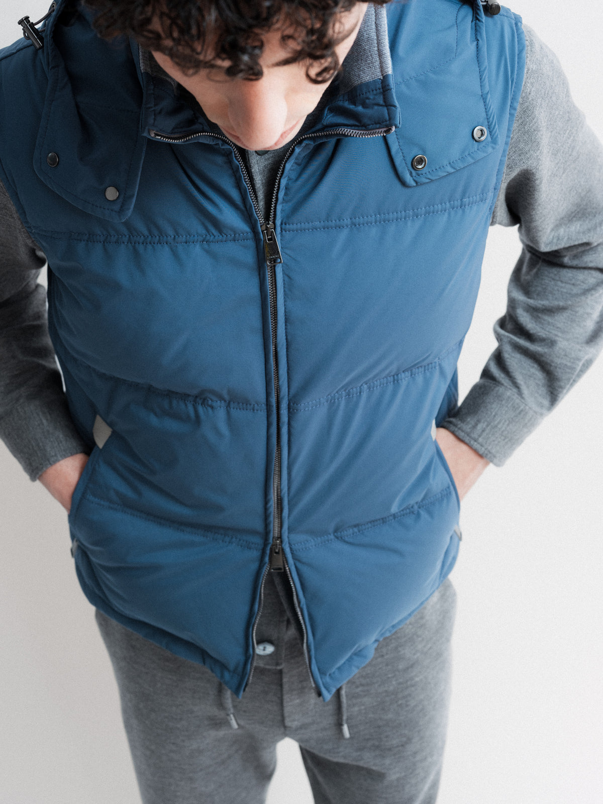 DOWN VEST