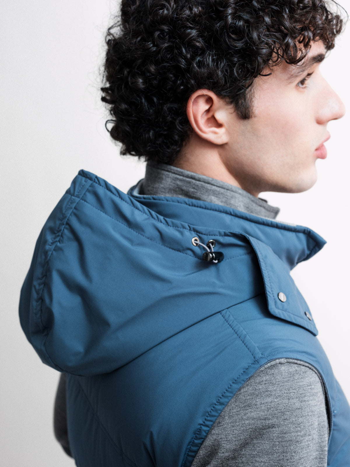 DOWN VEST